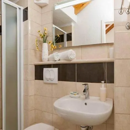 House Ivo بول