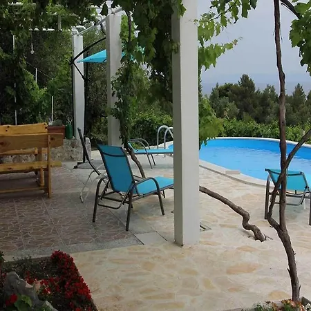 بيت للعطل House Ivo بول