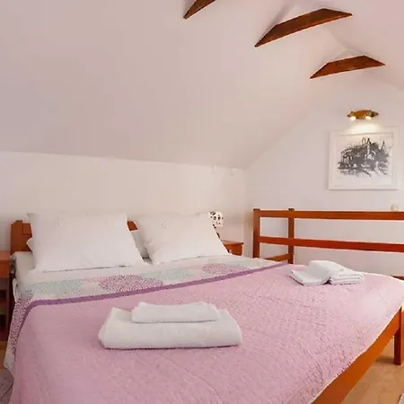 House Ivo بيت للعطل بول