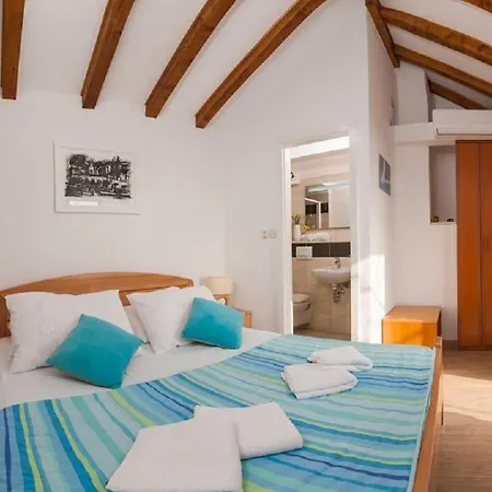 بيت للعطل House Ivo بول